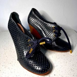 Super cute Tory wedges